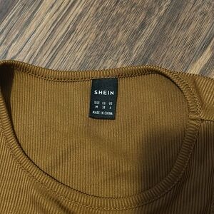 Size medium crop tops, I have 6 $5 for each $25 altogether.